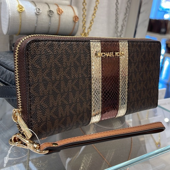 Michael Kors Jet Set Travel Large Signature Logo and Metallic Continental Wallet - Picture 3 of 16